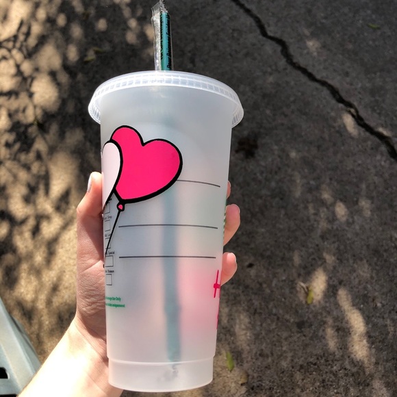 HelloKitty 💗 venti Starbucks reusable cold cup - Picture 3 of 4